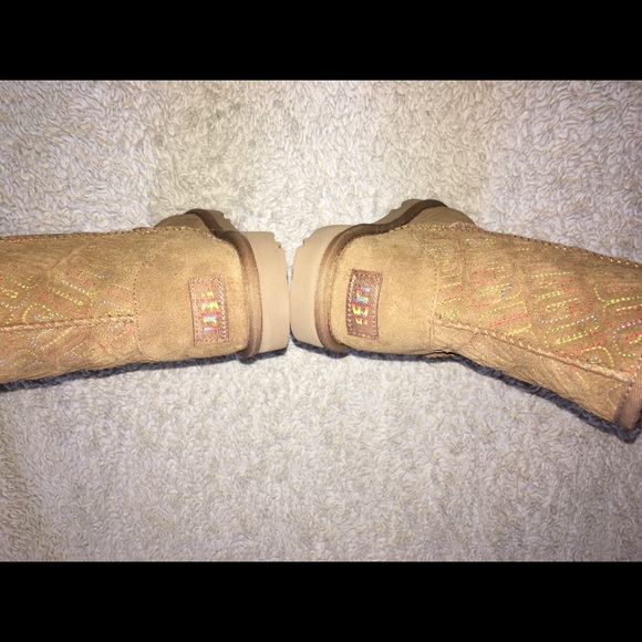 UGG - Picture 10 of 12